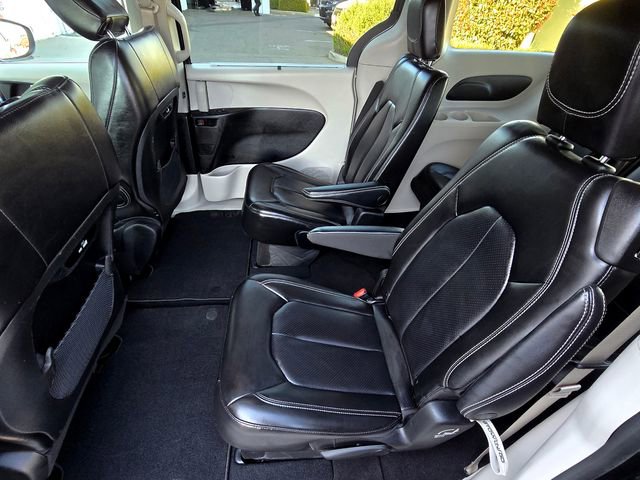 Certified 2023 Chrysler Pacifica Touring-L image 22