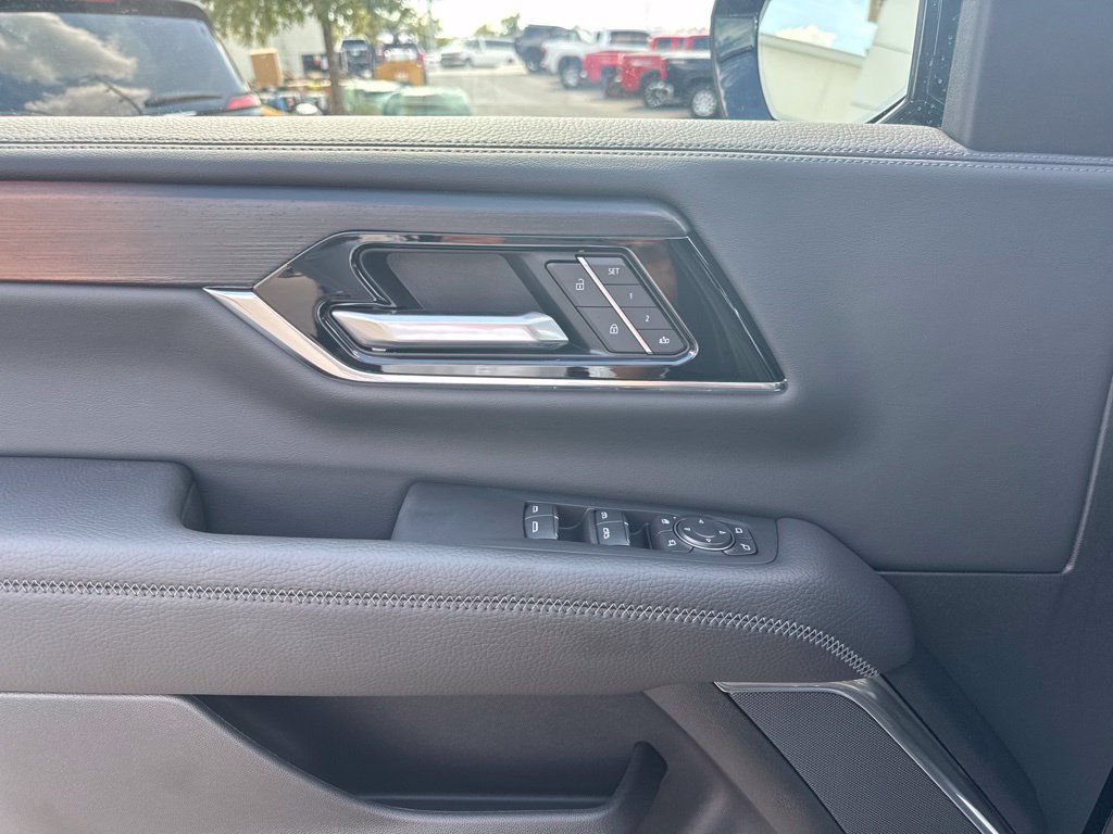 New 2026 GMC Yukon XL Denali w/ Sun & Power Step Package AWD/4WD image 13