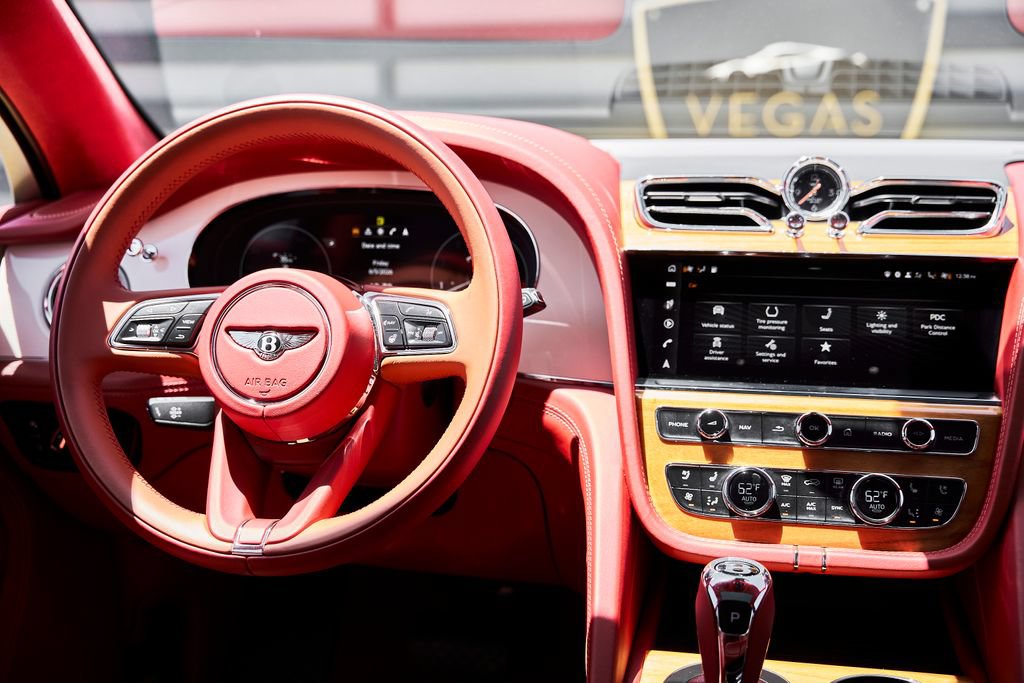 Used 2023 Bentley Bentayga AWD/4WD image 56