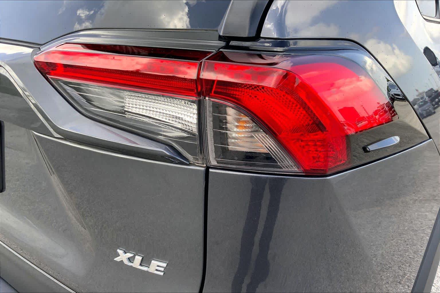 Used 2021 Toyota RAV4 XLE FWD image 30