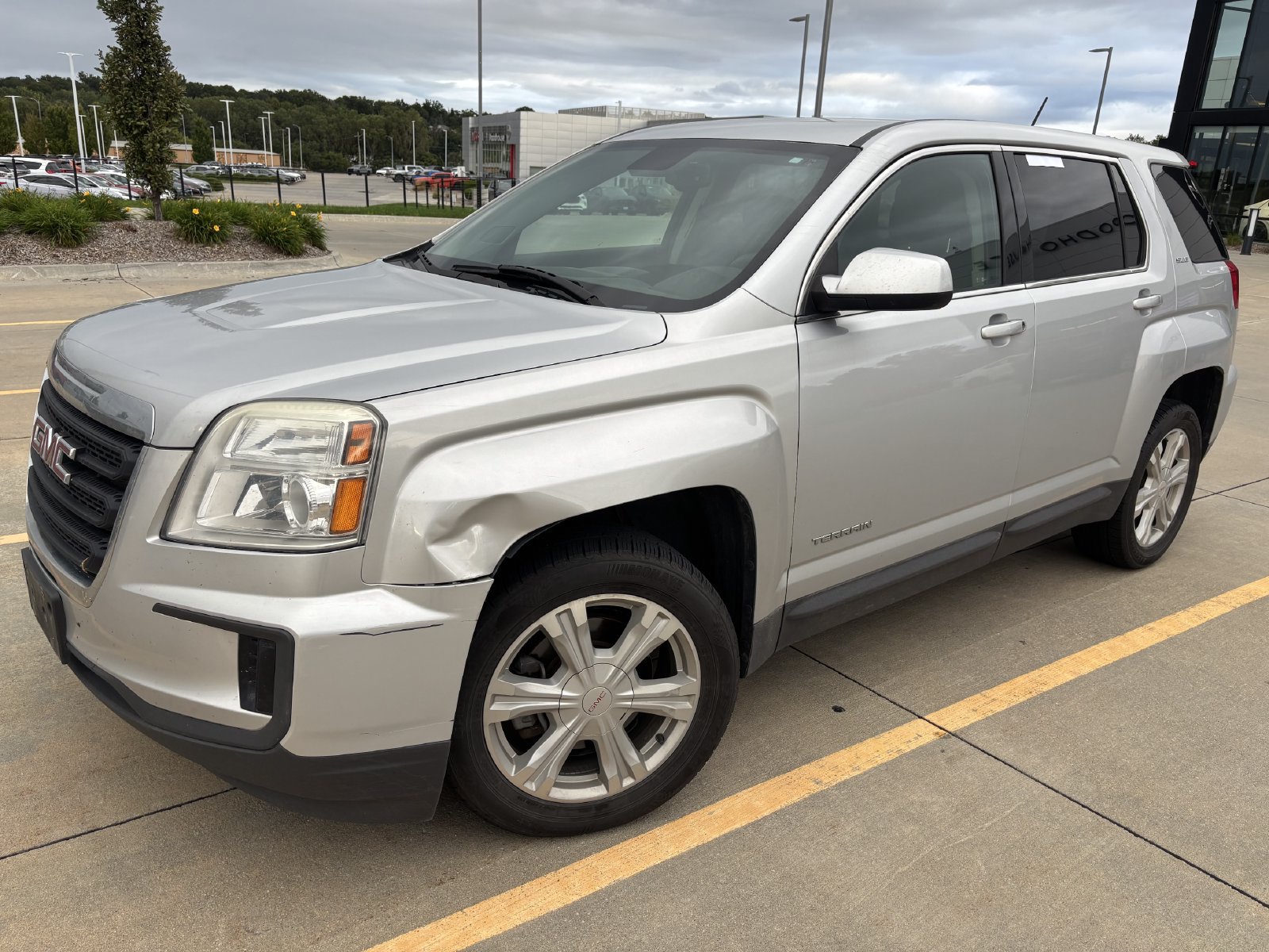 Used 2017 GMC Terrain SLE FWD image 1