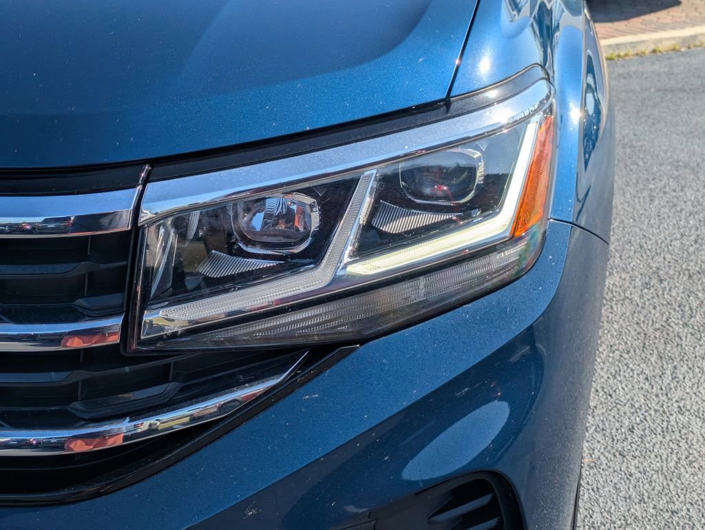 Certified 2022 Volkswagen Atlas Cross Sport SE image 11