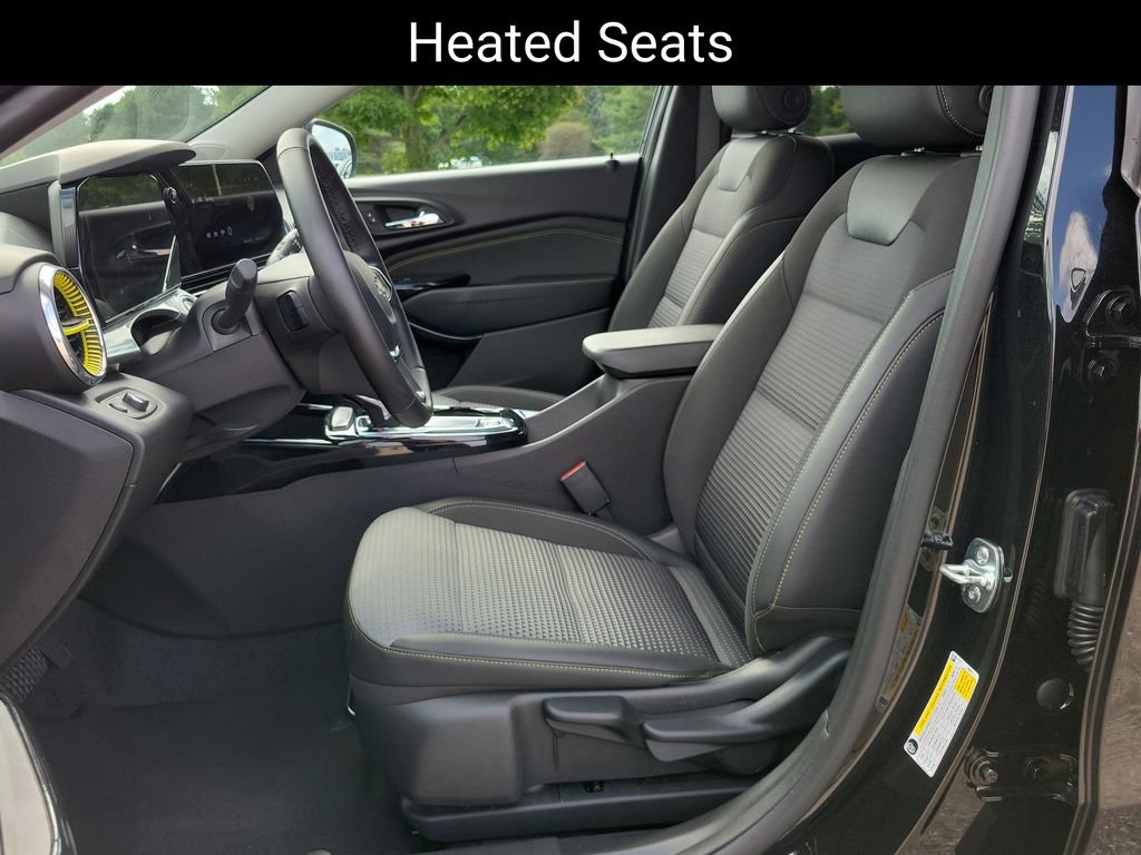 Used 2025 Chevrolet Trax LT w/ LT Convenience Package FWD image 7
