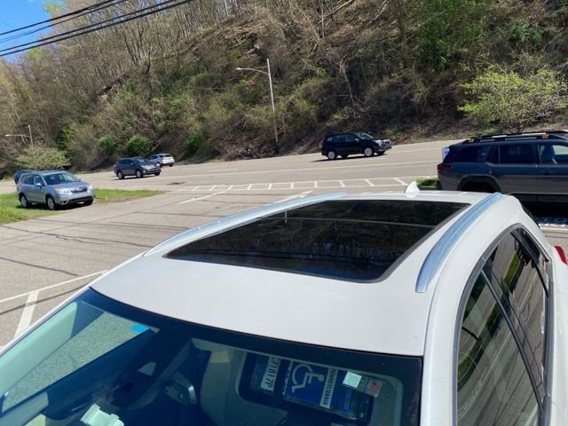 Used 2018 Cadillac XT5 Luxury w/ Driver Awareness Package AWD/4WD image 4