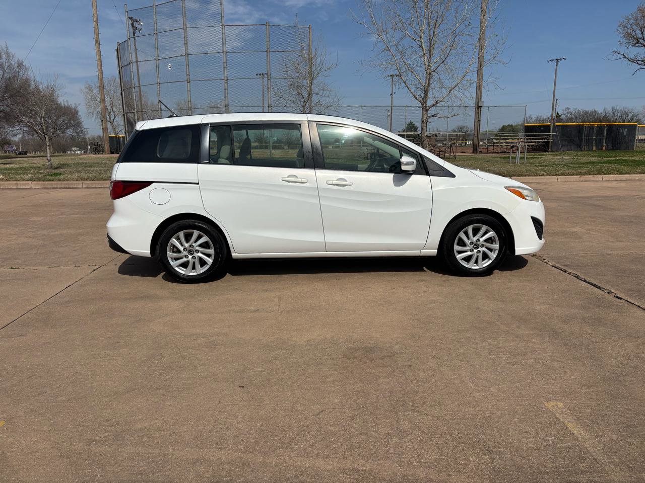 Used 2015 MAZDA MAZDA5 Sport FWD image 23