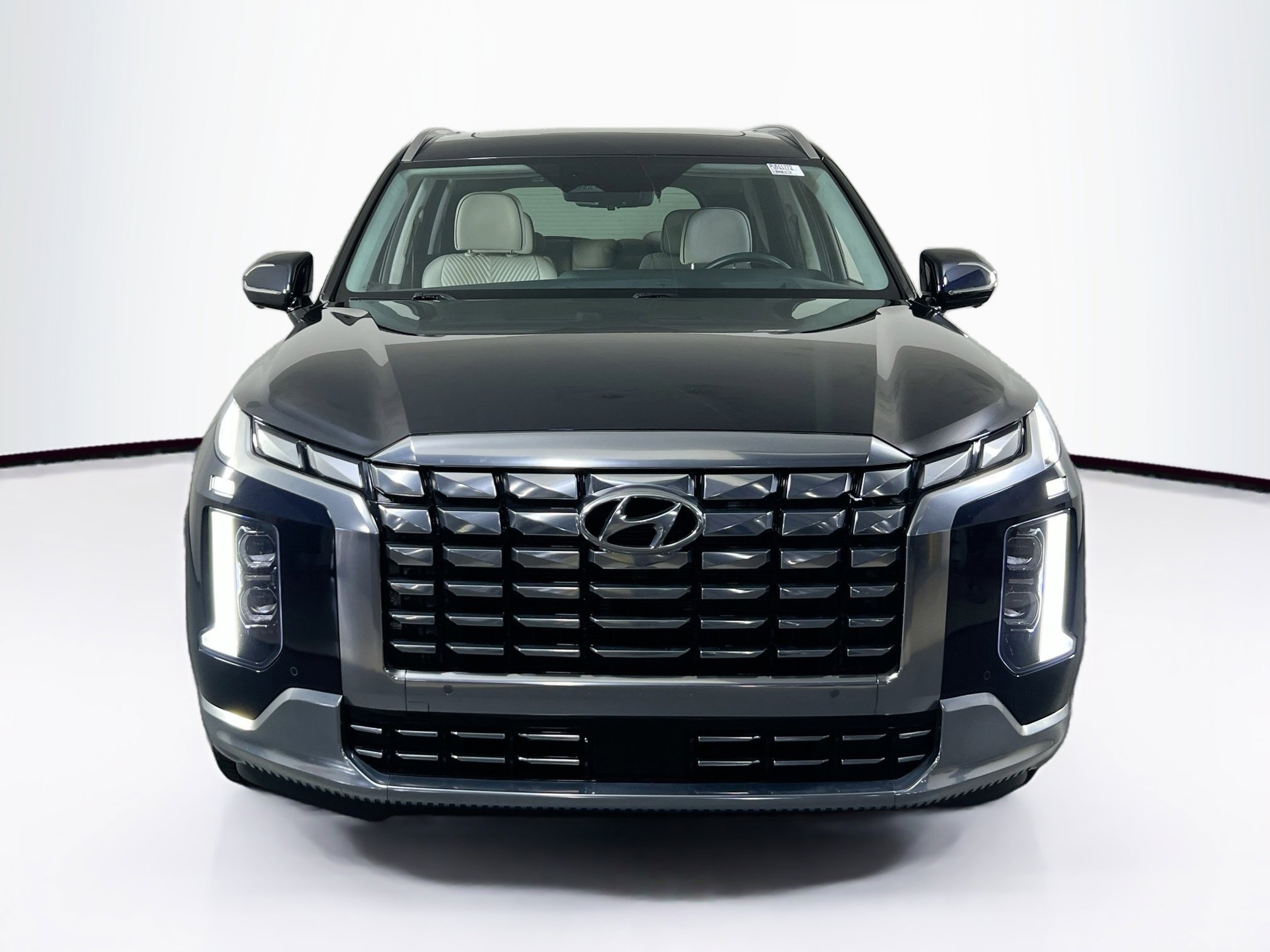 Used 2023 Hyundai Palisade Calligraphy image 2