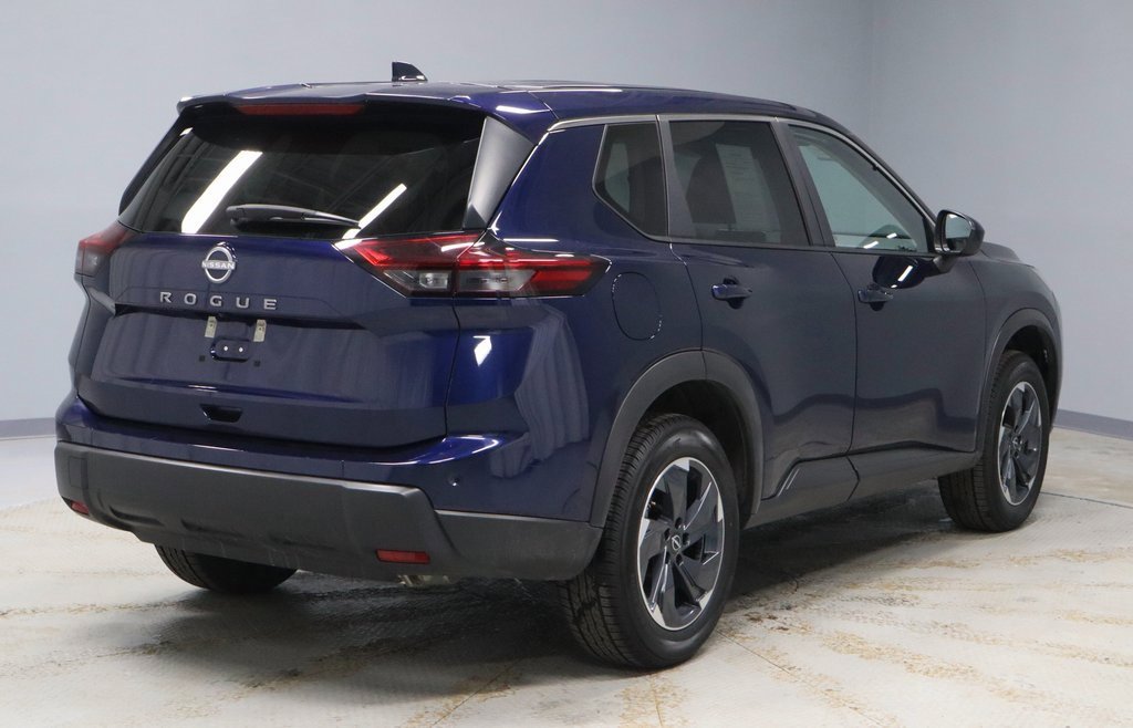 Certified 2025 Nissan Rogue SV image 10