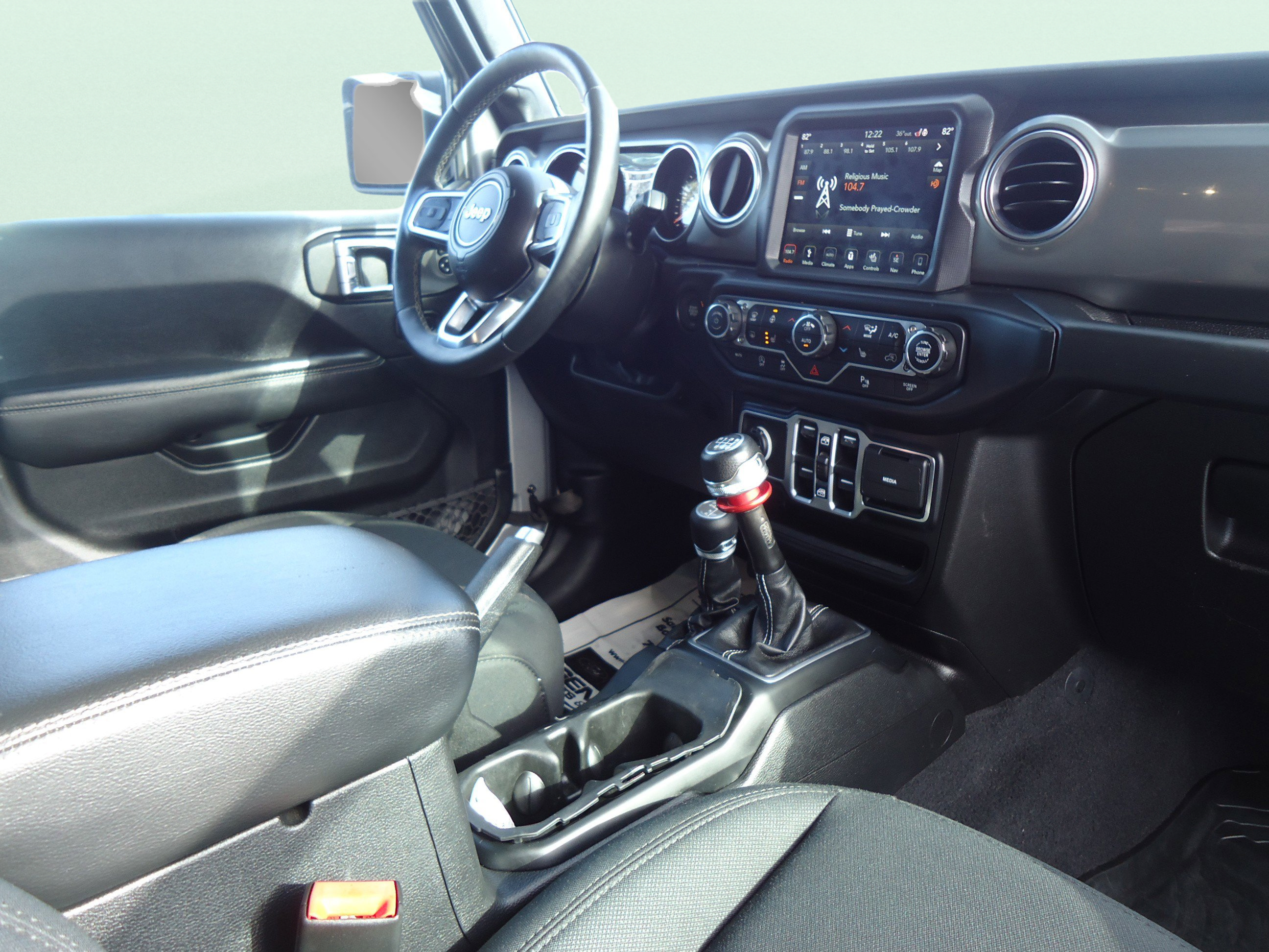 Used 2019 Jeep Wrangler Unlimited Sahara w/ Dual Top Group AWD/4WD image 27
