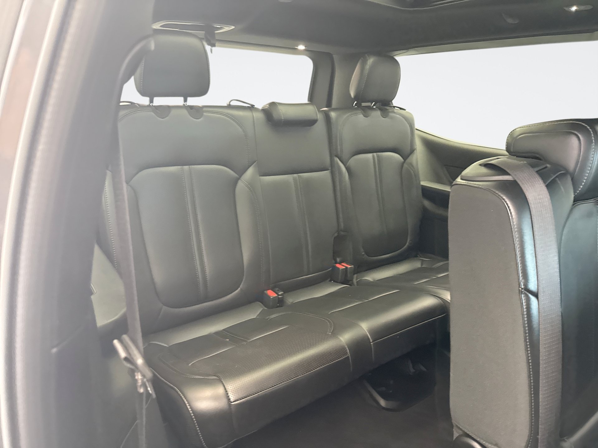 Used 2022 Jeep Wagoneer Series I w/ Premium Group I AWD/4WD image 18