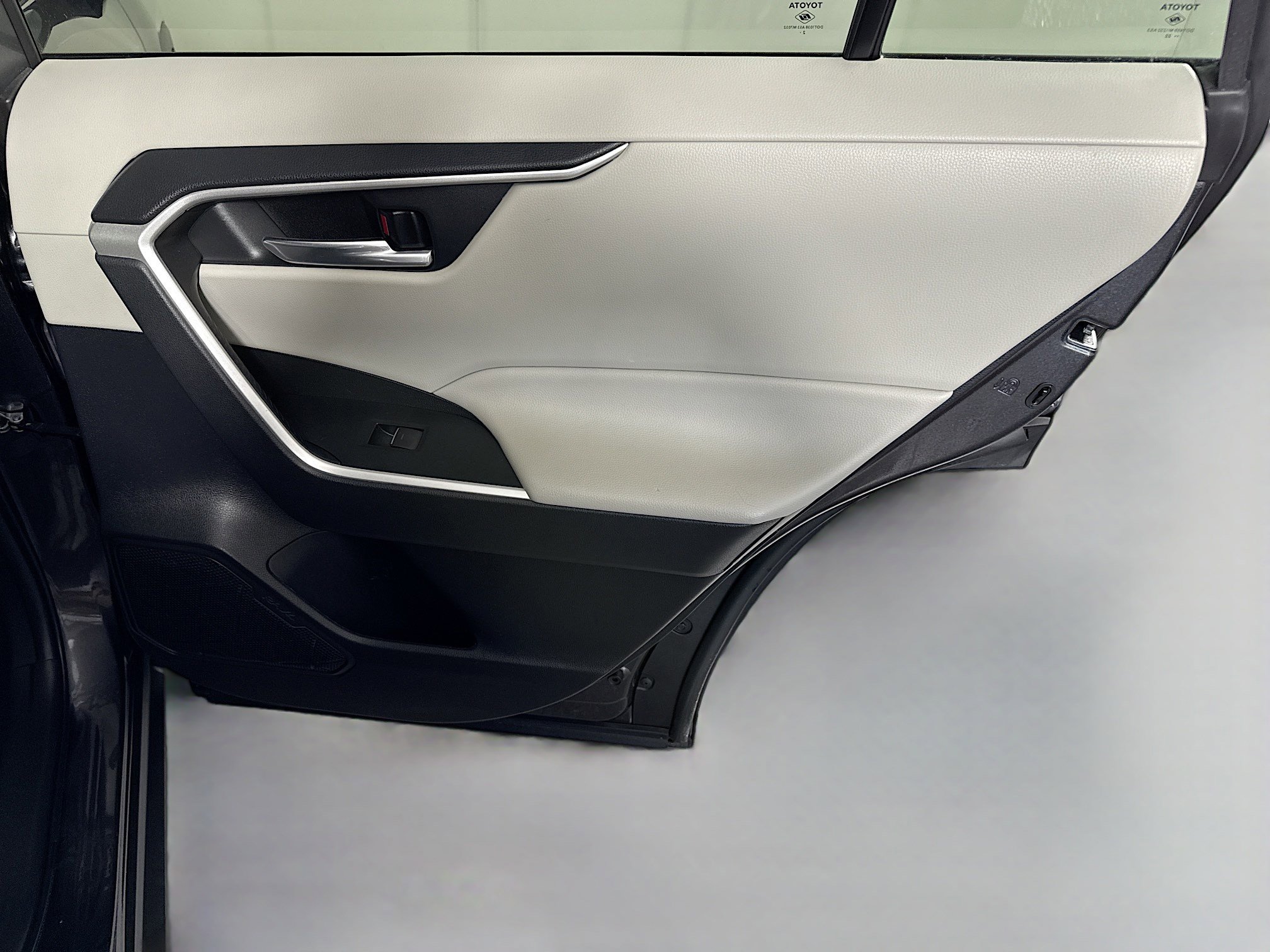 Used 2023 Toyota RAV4 XLE image 28