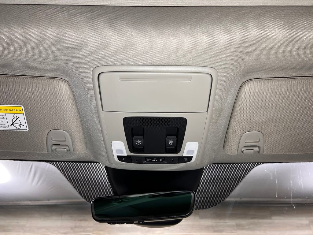 Used 2025 Honda Pilot Touring image 17