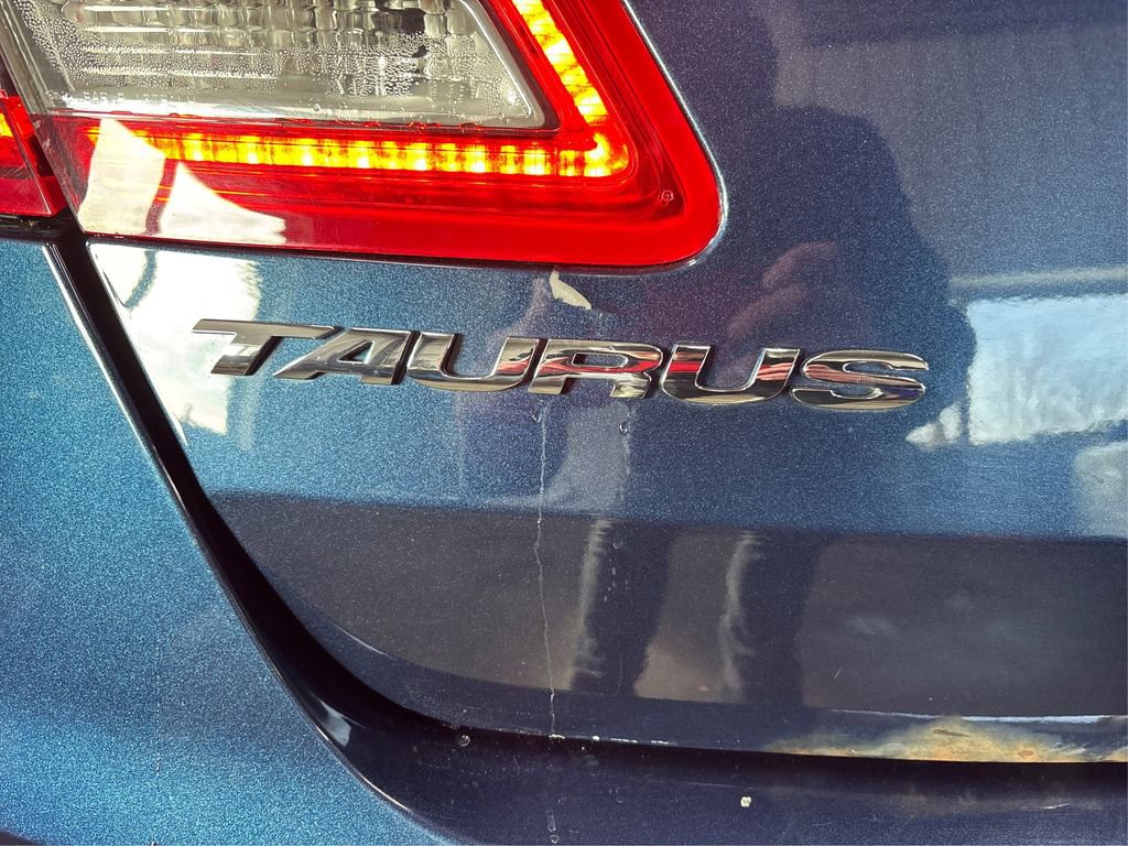 Used 2017 Ford Taurus SE image 14