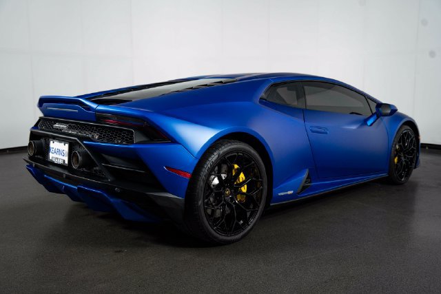 Used 2022 Lamborghini Huracan EVO RWD image 8