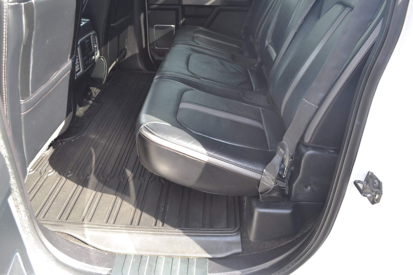 Used 2018 Ford F150 Platinum w/ Equipment Group 701A Luxury image 9