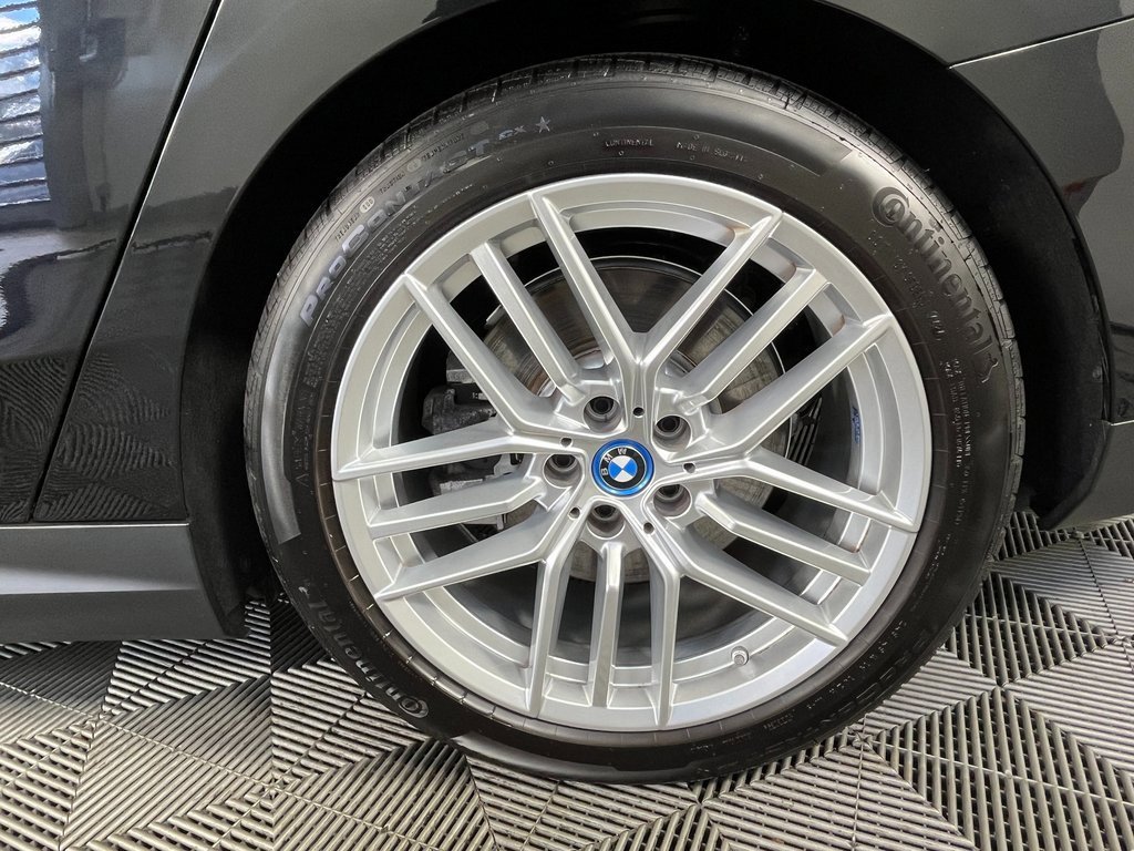 Used 2025 BMW i5 xDrive40 w/ Premium Package image 16