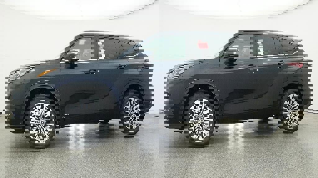 New 2026 Toyota Highlander Platinum image 18