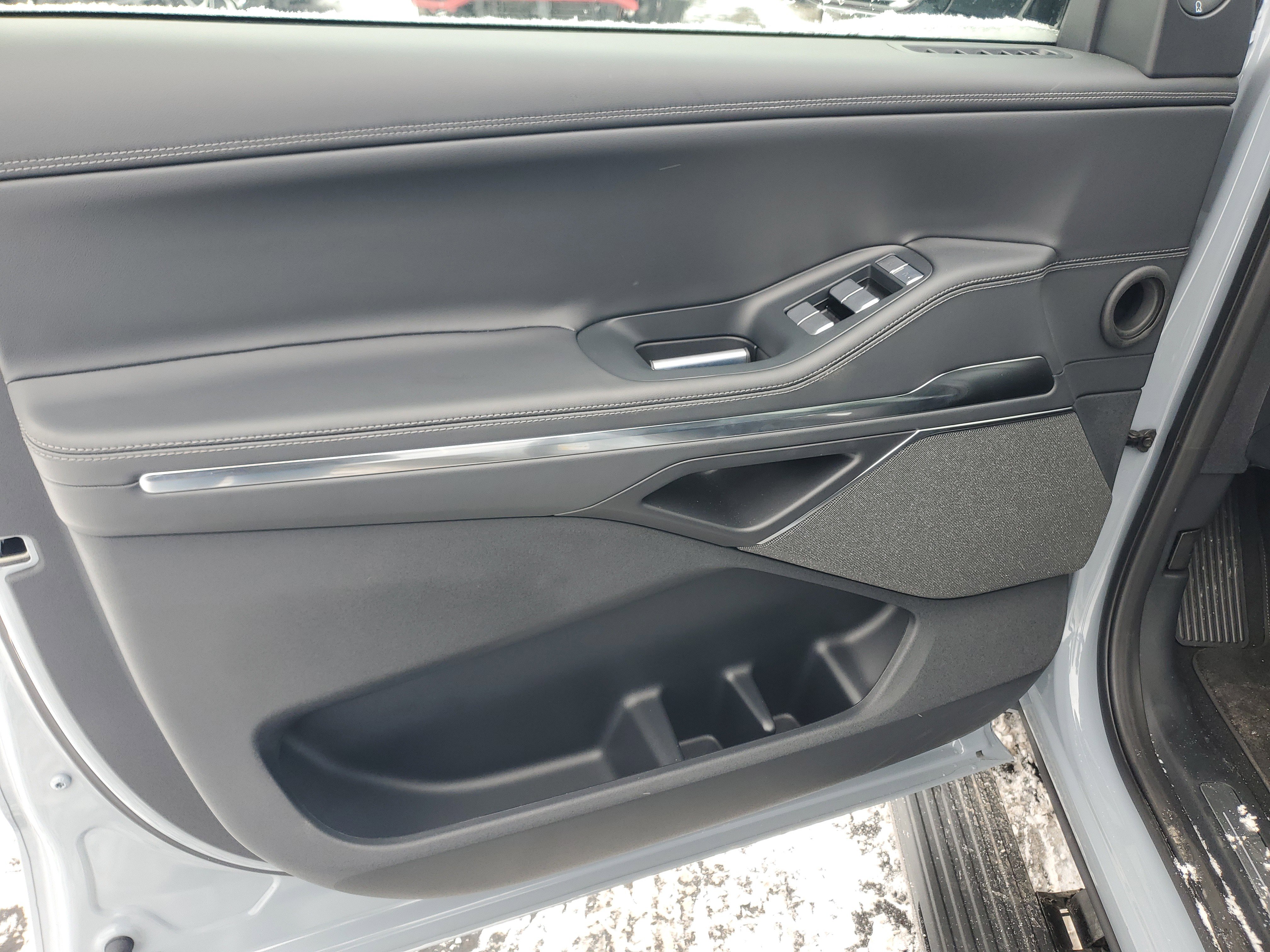 New 2025 Lincoln Navigator Reserve w/ Jet Appearance Package image 8