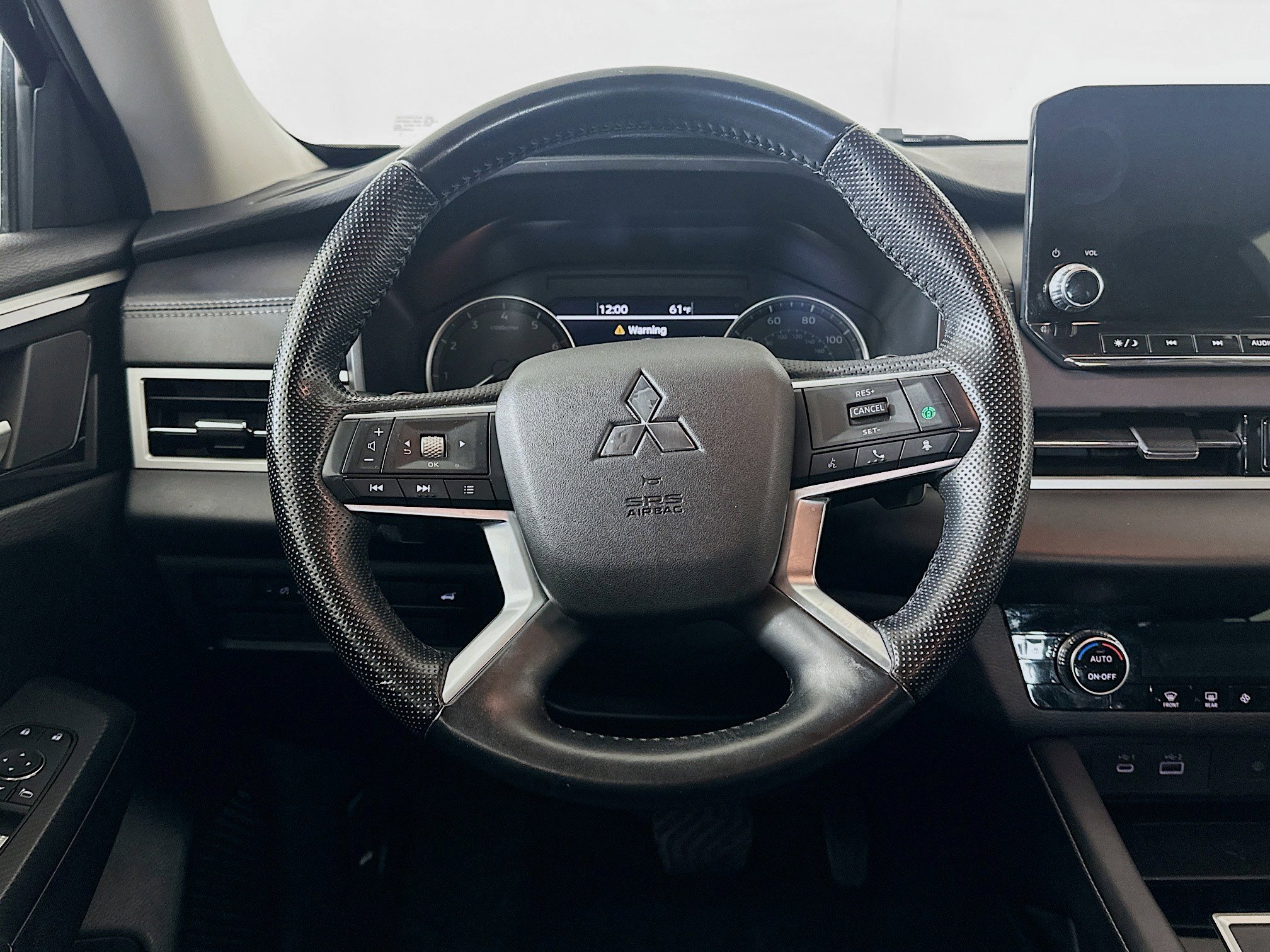 Used 2024 Mitsubishi Outlander SE image 18