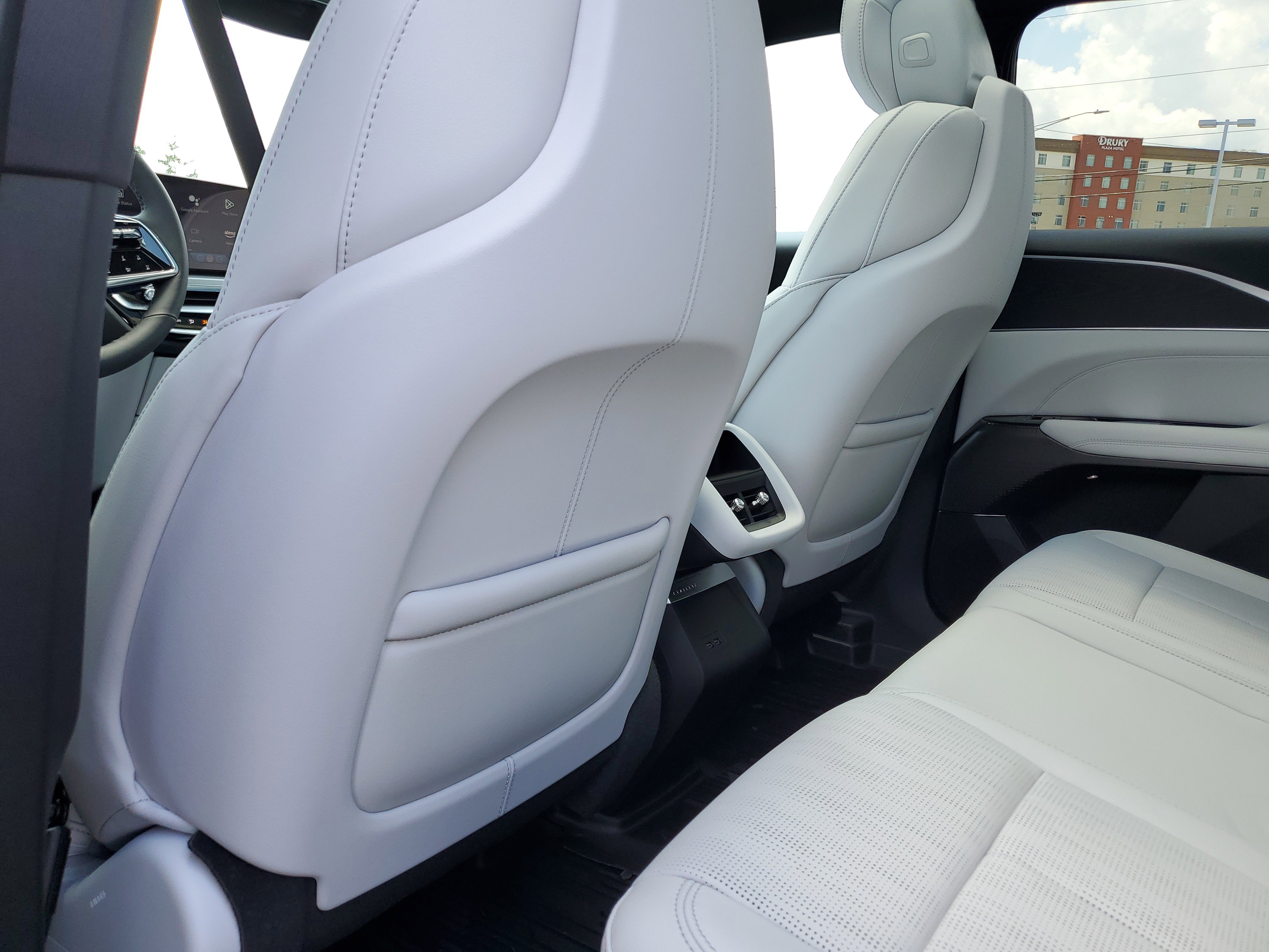 New 2025 Cadillac Lyriq Luxury image 10