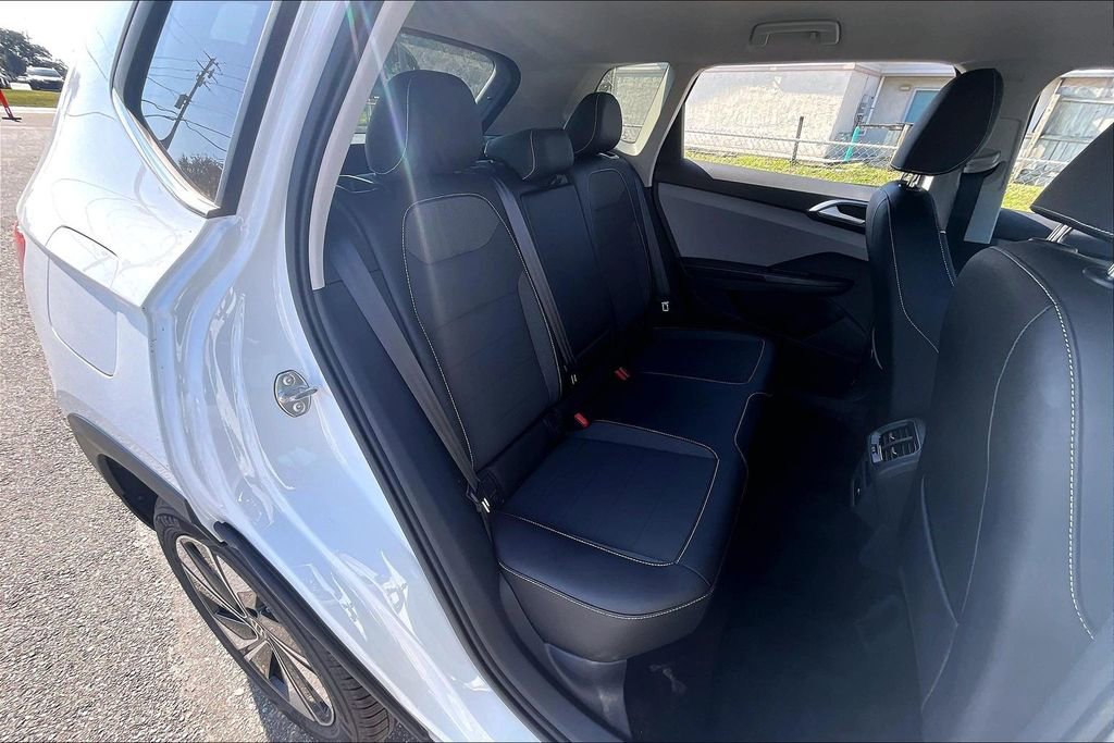 Used 2024 Volkswagen Taos SE image 21