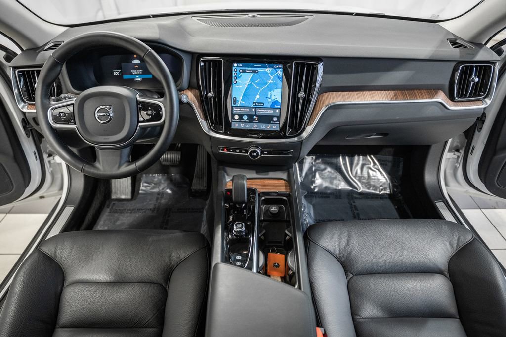 Used 2025 Volvo V60 B5 Cross Country Plus image 19