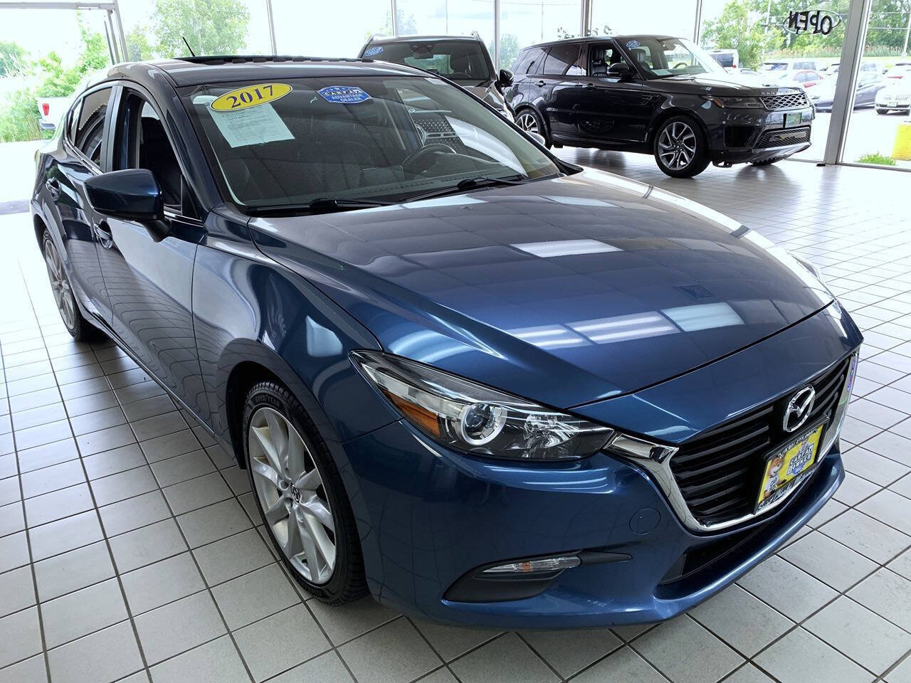 Used 2017 MAZDA MAZDA3 Touring FWD image 5