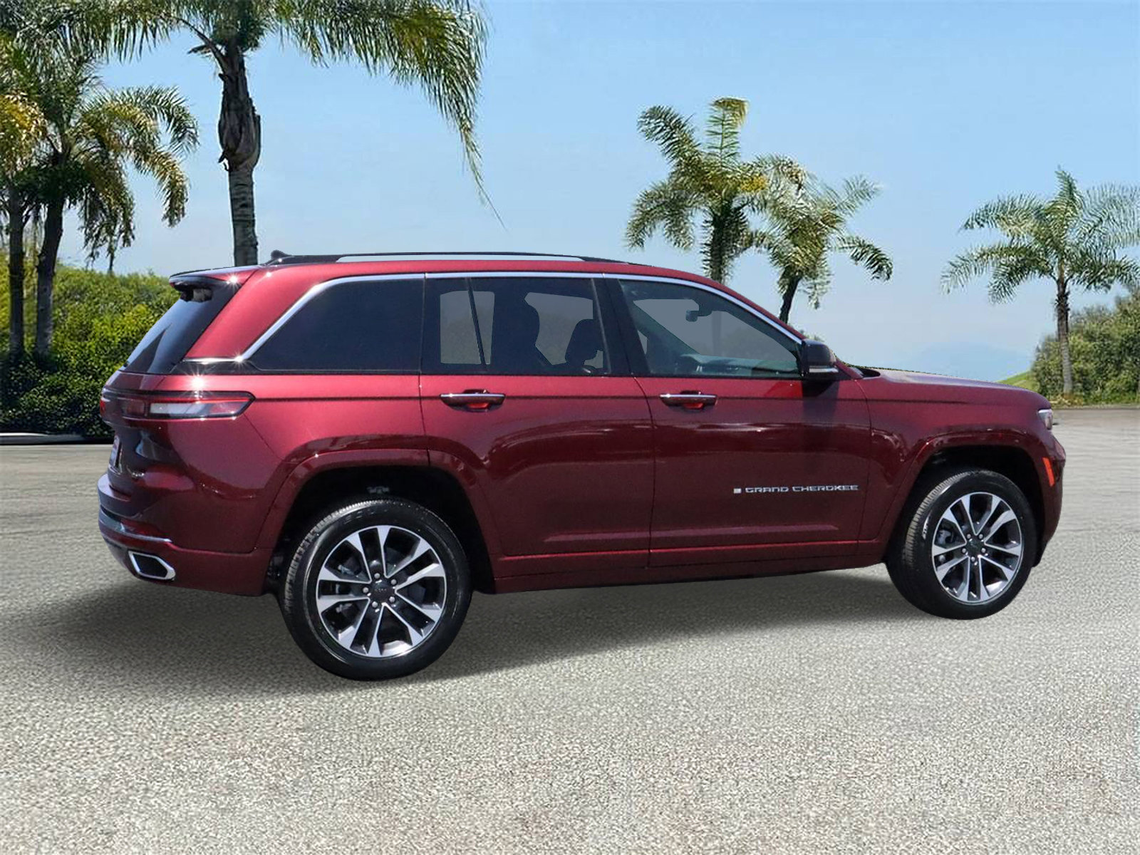 New 2023 Jeep Grand Cherokee Overland w/ Luxury Tech Group IV image 2