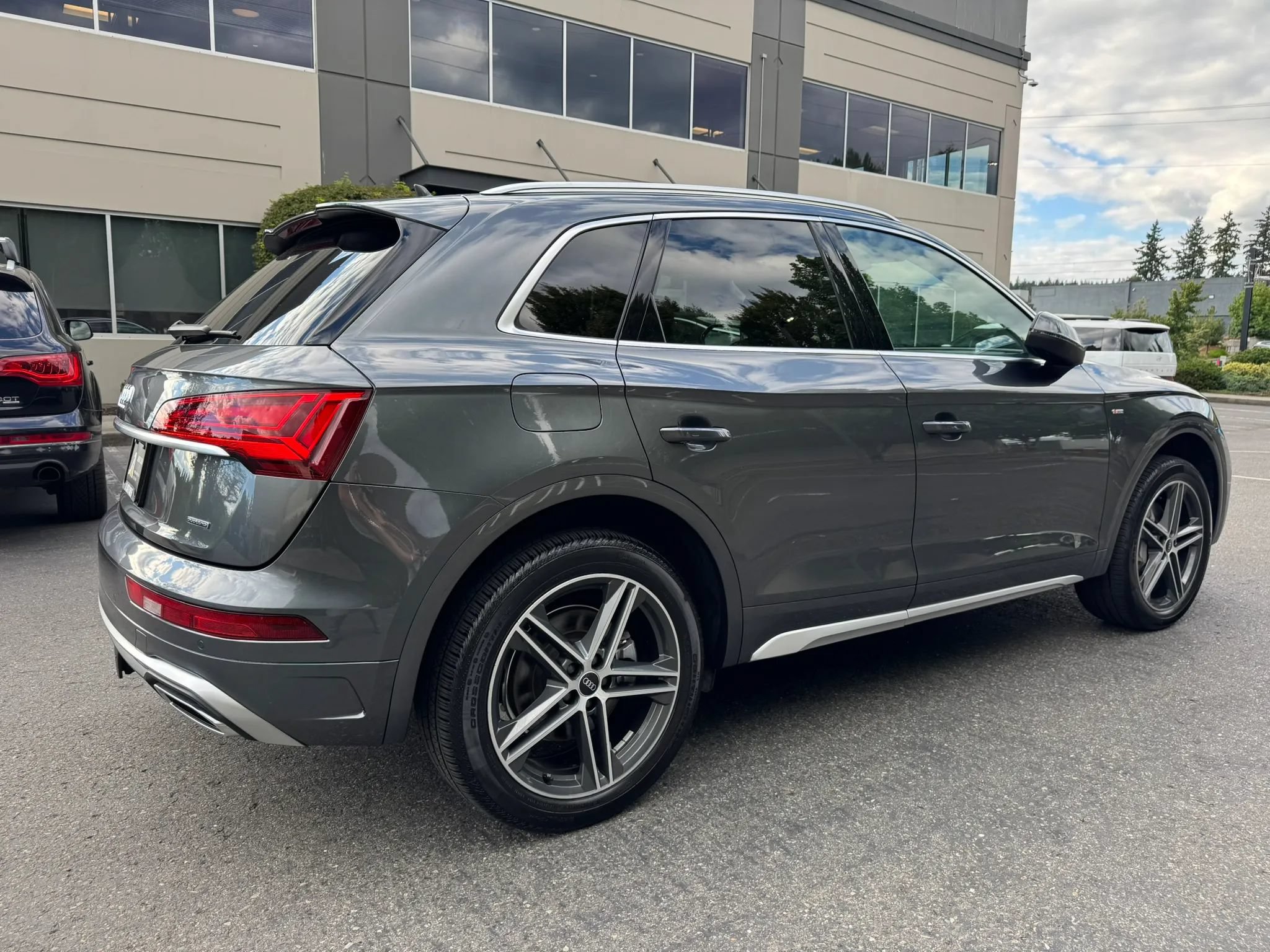 Used 2022 Audi Q5 e Premium Plus w/ Premium Plus Package AWD/4WD image 11