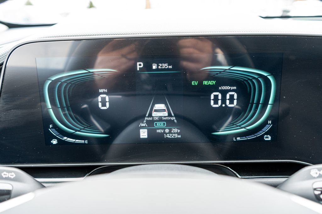 Used 2025 Kia Niro EX w/ EX Cold Weather Package image 28