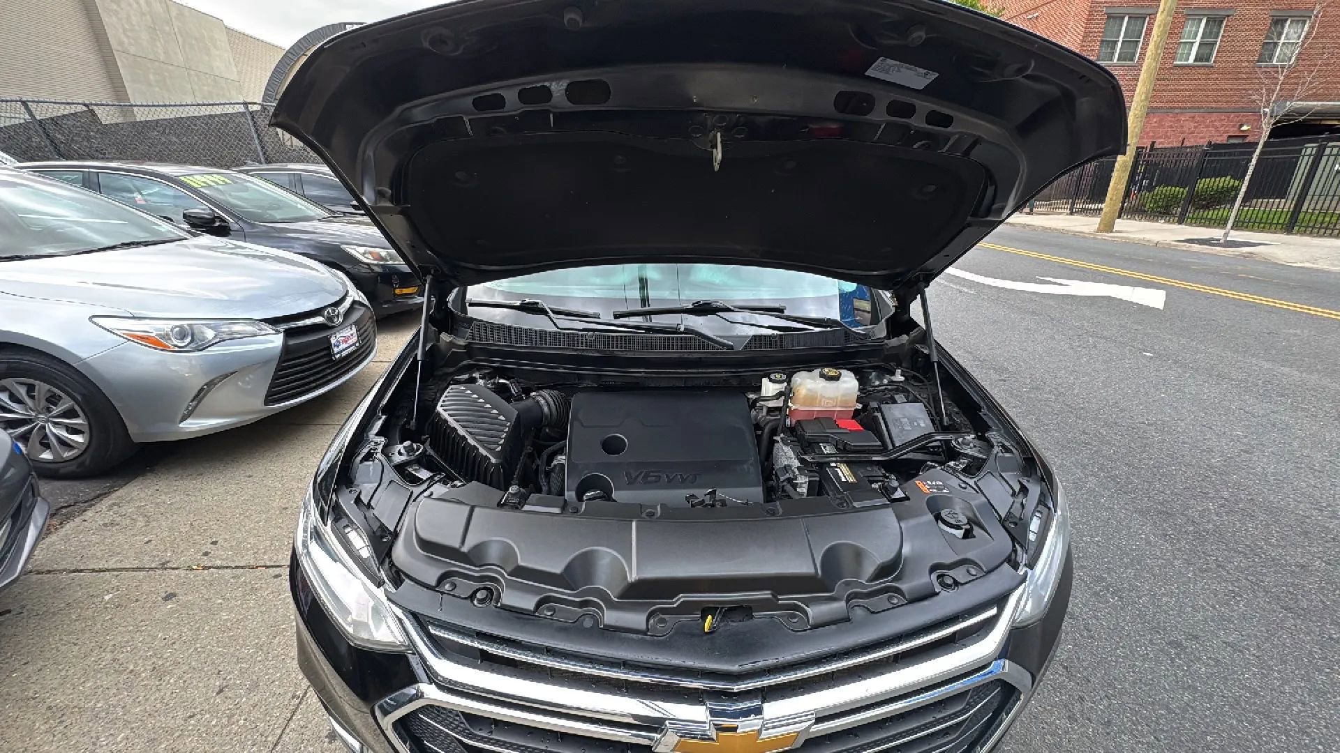Used 2021 Chevrolet Traverse LT image 33