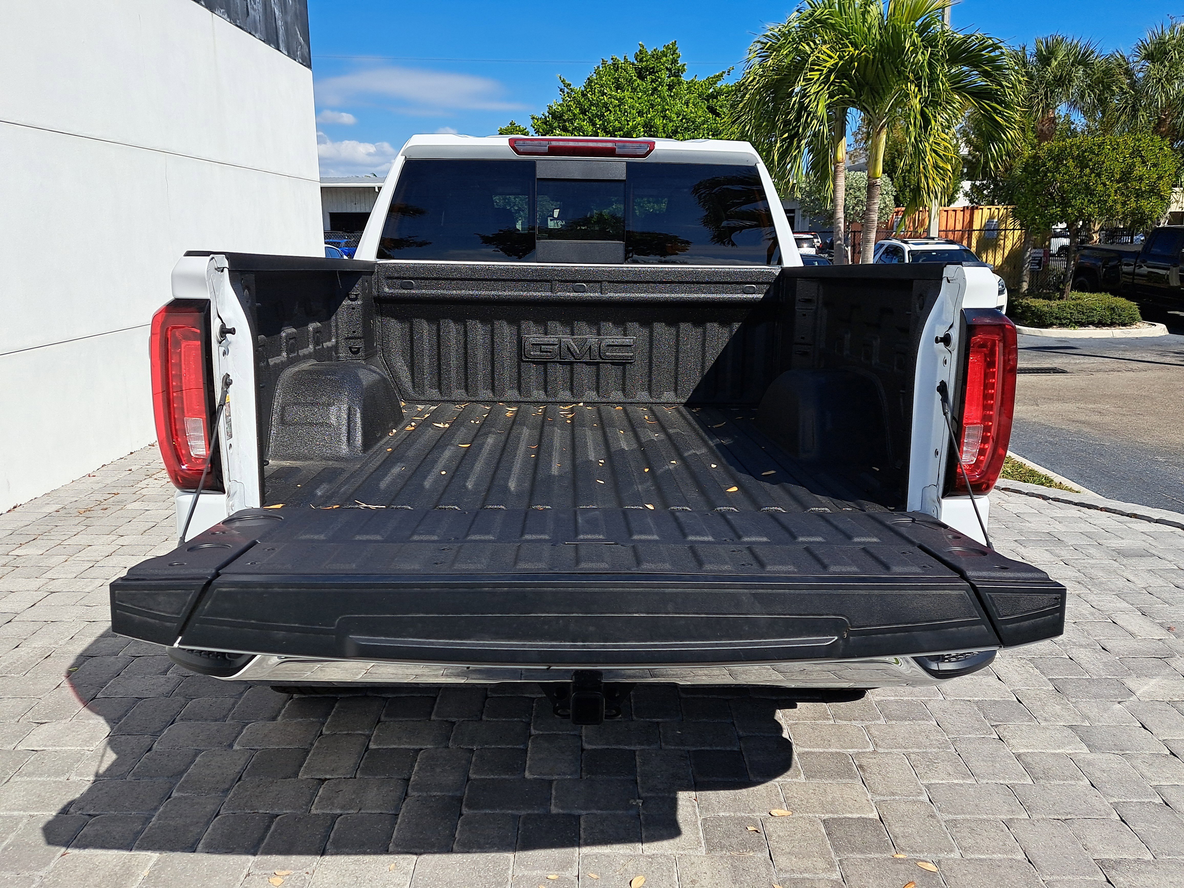 New 2026 GMC Sierra 1500 SLT w/ SLT Premium Plus Package image 9