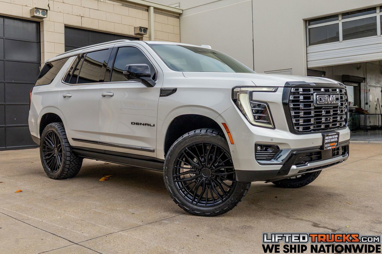 Used 2025 GMC Yukon Denali Ultimate w/ LPO, Floor Liner Package AWD/4WD image 1