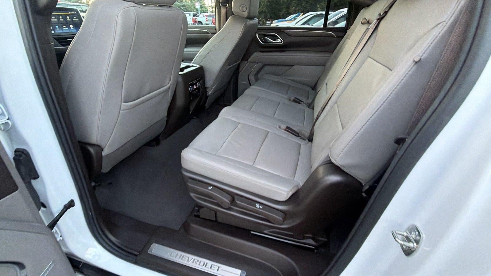 Used 2023 Chevrolet Suburban LT RWD image 24