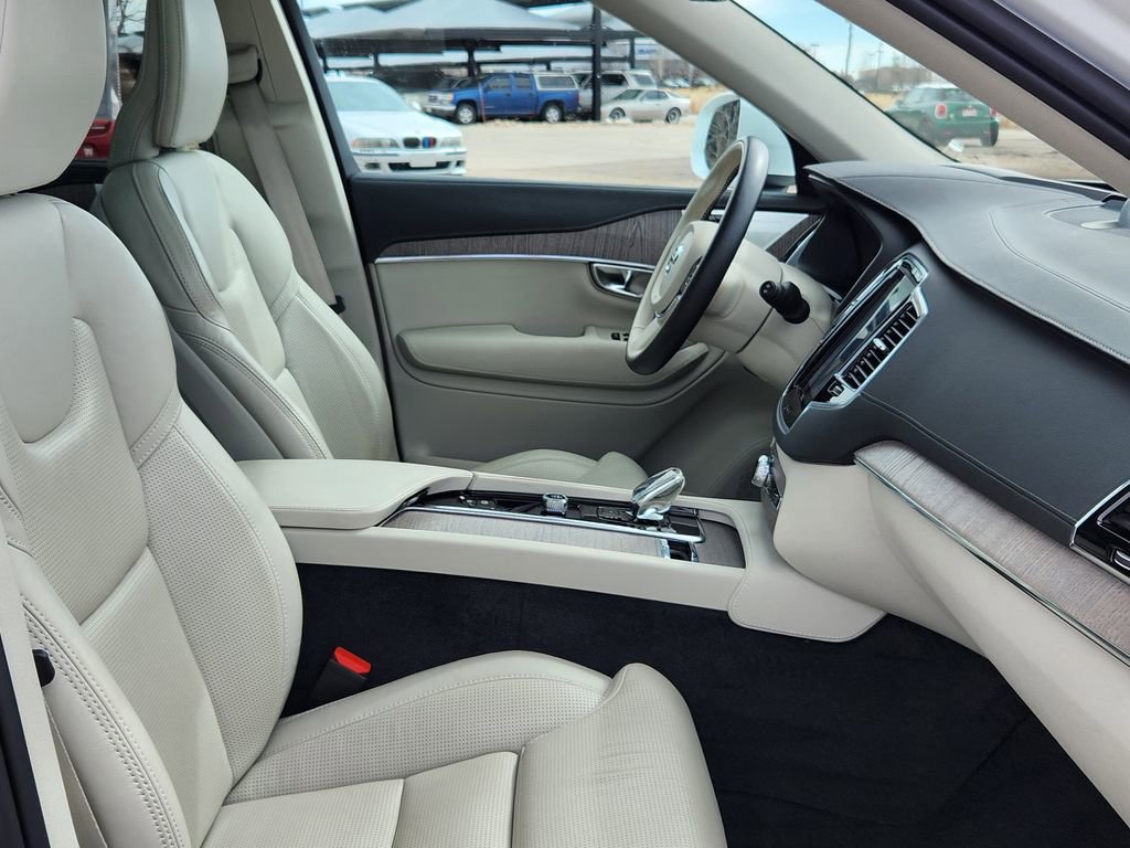 Used 2023 Volvo XC90 T8 Ultimate image 17