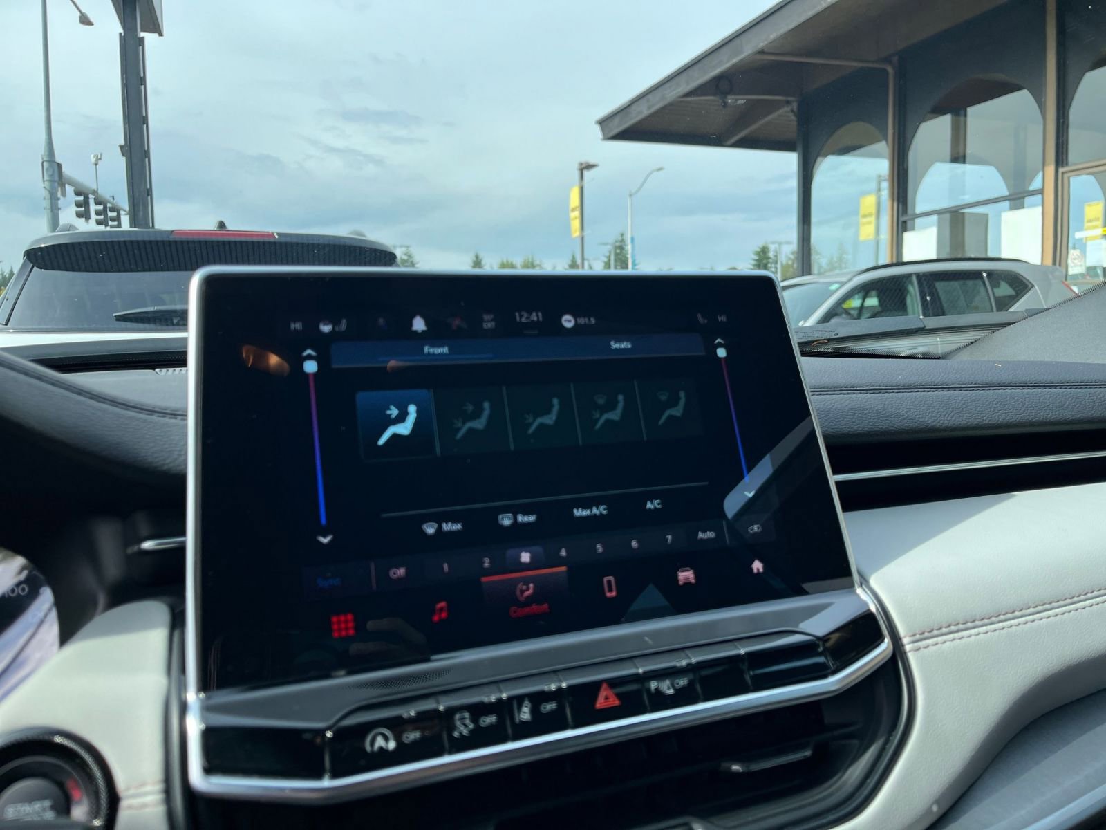 Used 2025 Jeep Compass Limited image 21