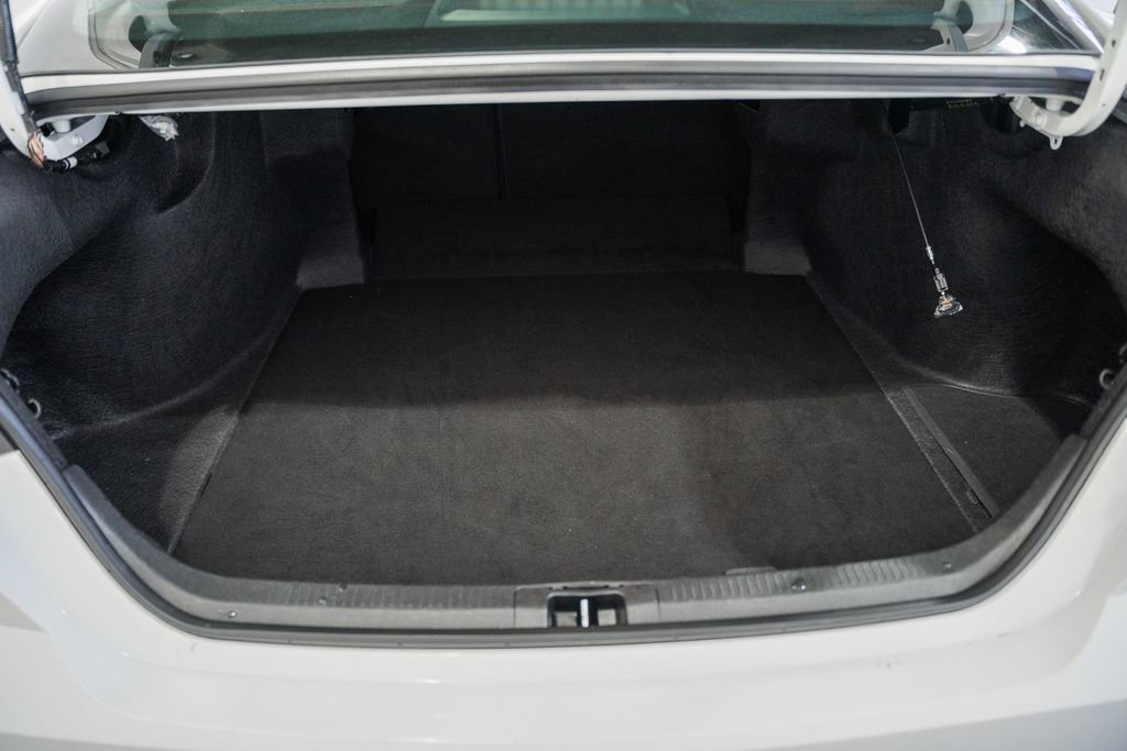 Used 2025 Toyota Camry LE image 9