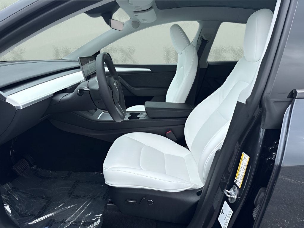 Used 2024 Tesla Model Y Long Range RWD image 9