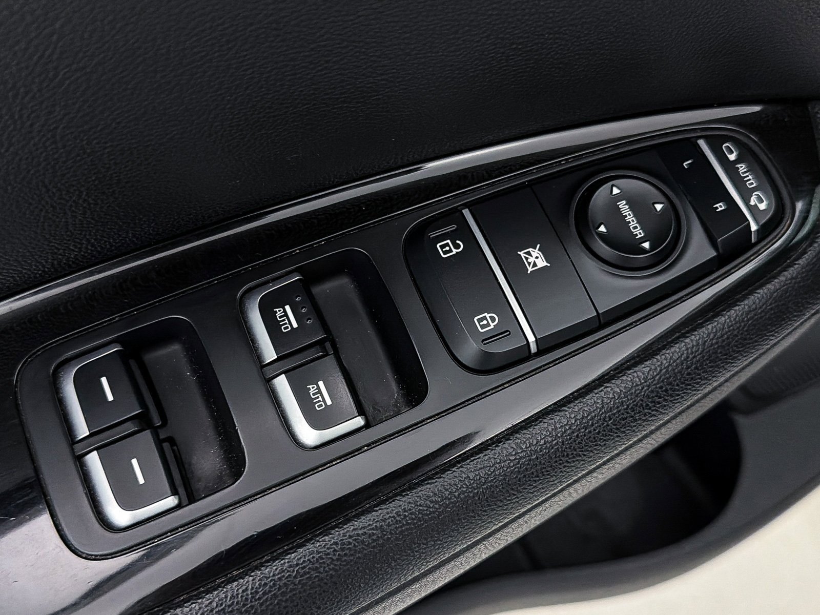 Used 2020 Kia Optima EX image 18