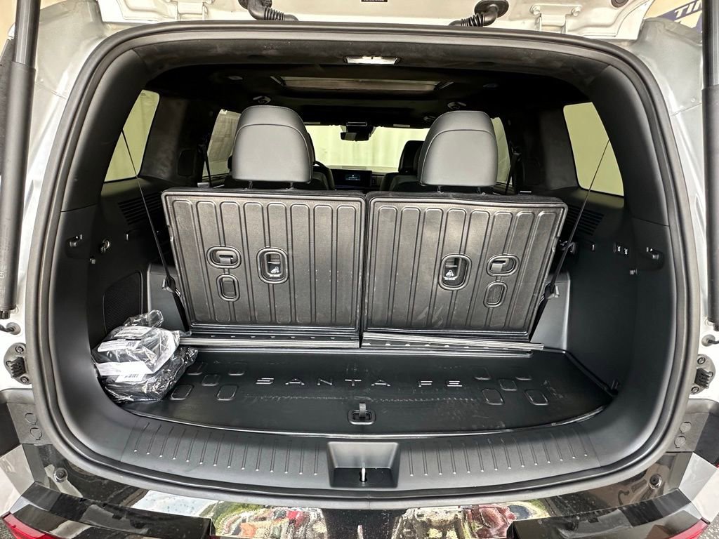 Used 2025 Hyundai Santa Fe Calligraphy AWD/4WD image 9