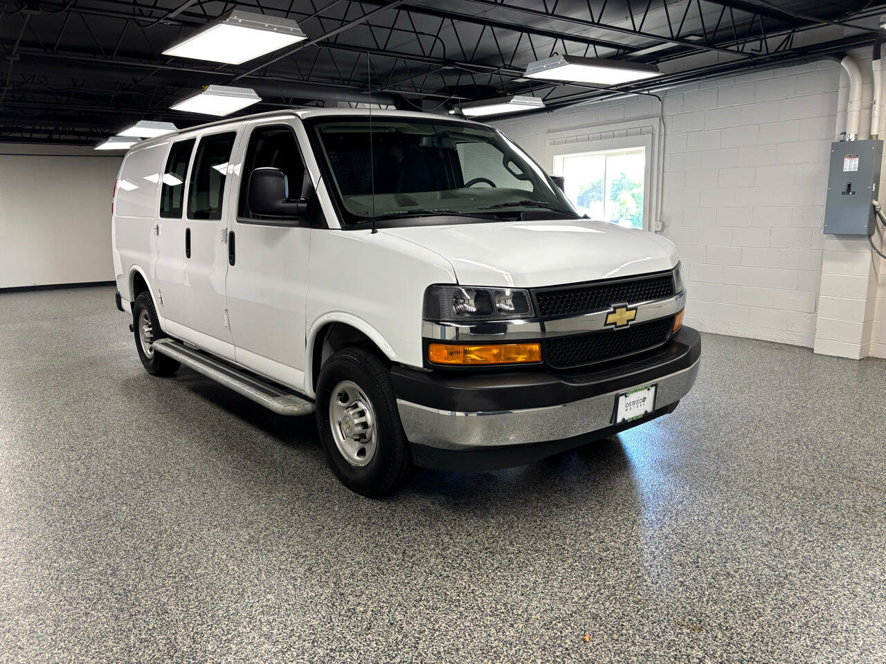 Used 2023 Chevrolet Express 2500 w/ Driver Convenience Package image 2