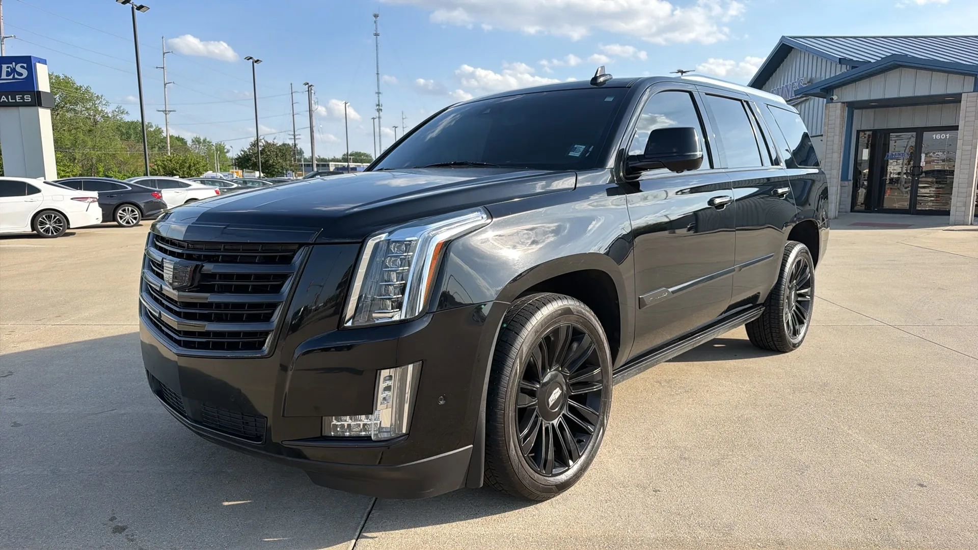 Used 2017 Cadillac Escalade Platinum AWD/4WD image 3