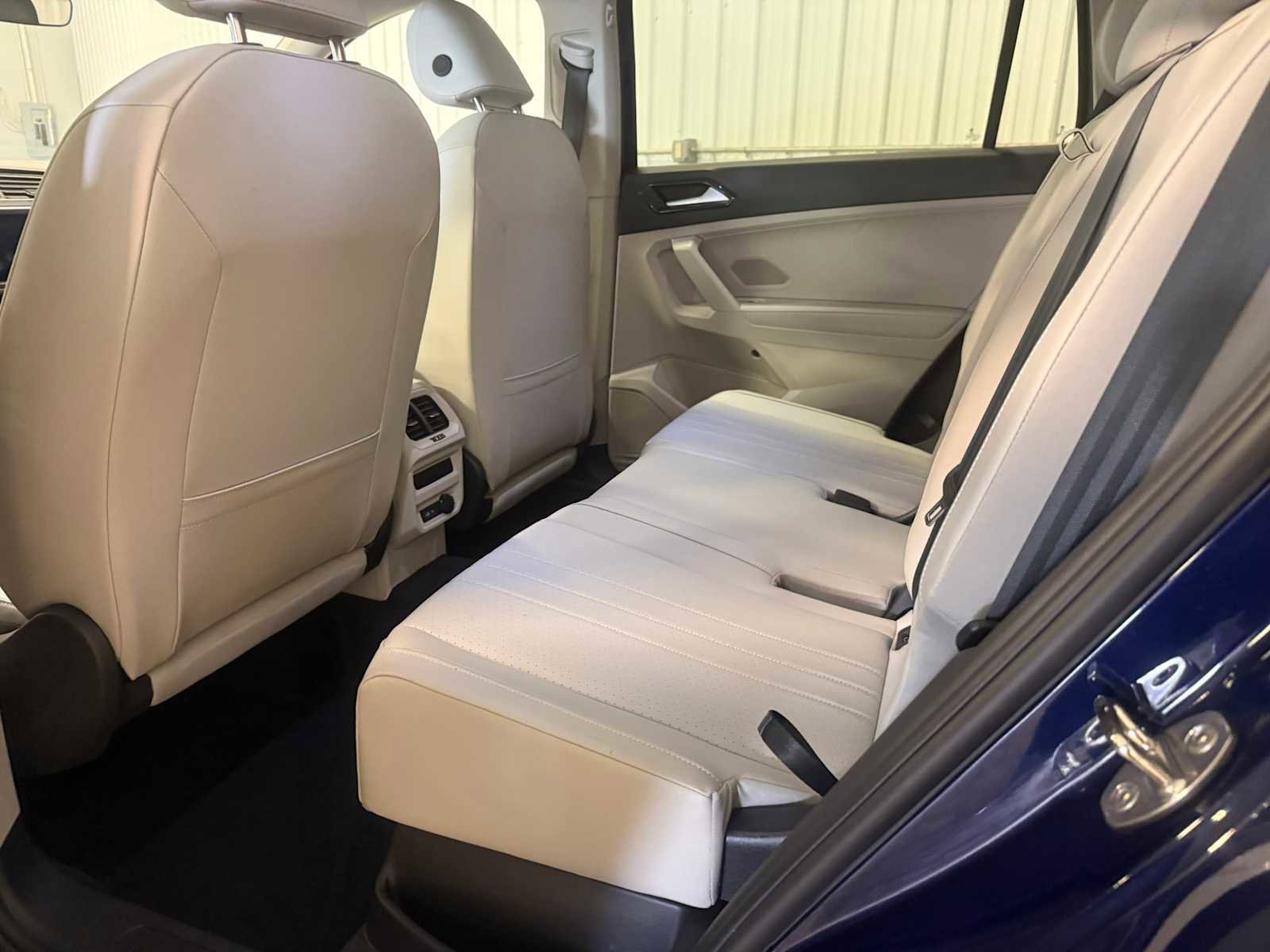 Certified 2024 Volkswagen Tiguan SE w/ Panoramic Sunroof Package AWD/4WD image 23