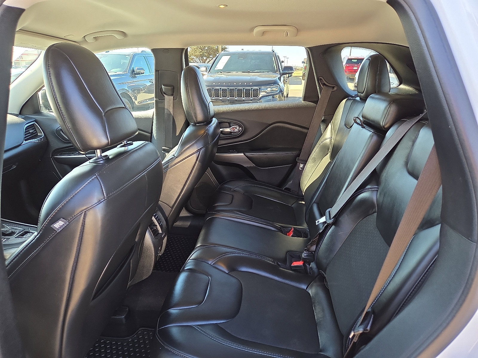 Used 2020 Jeep Cherokee Latitude Plus w/ Cold Weather Group image 10