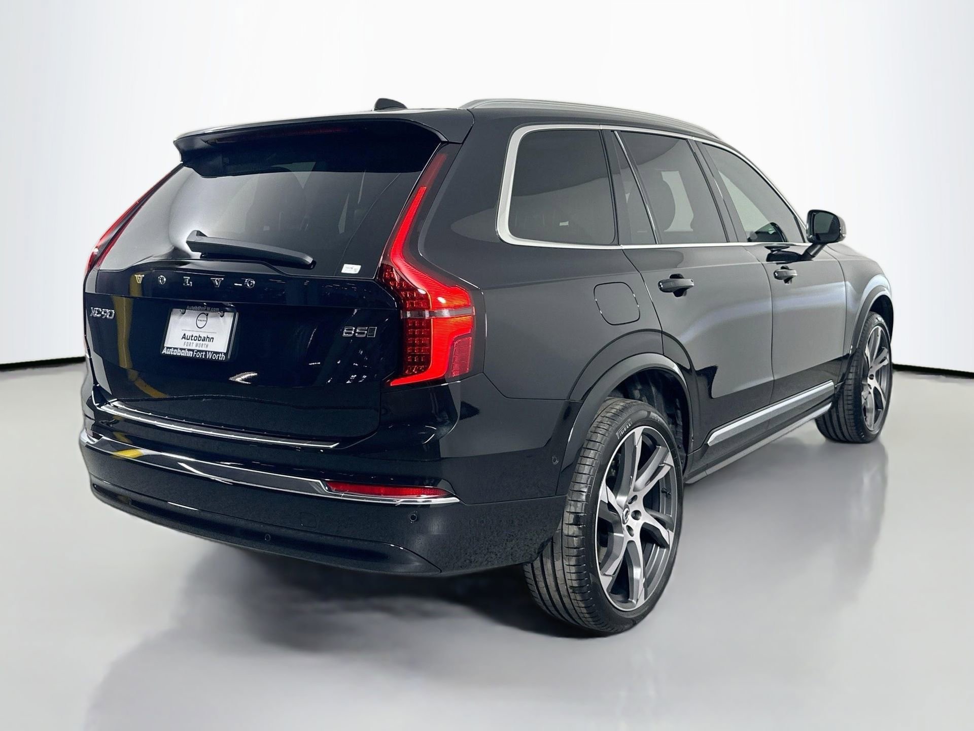 New 2026 Volvo XC90 B5 Plus w/ Protection Package Premier AWD/4WD image 5