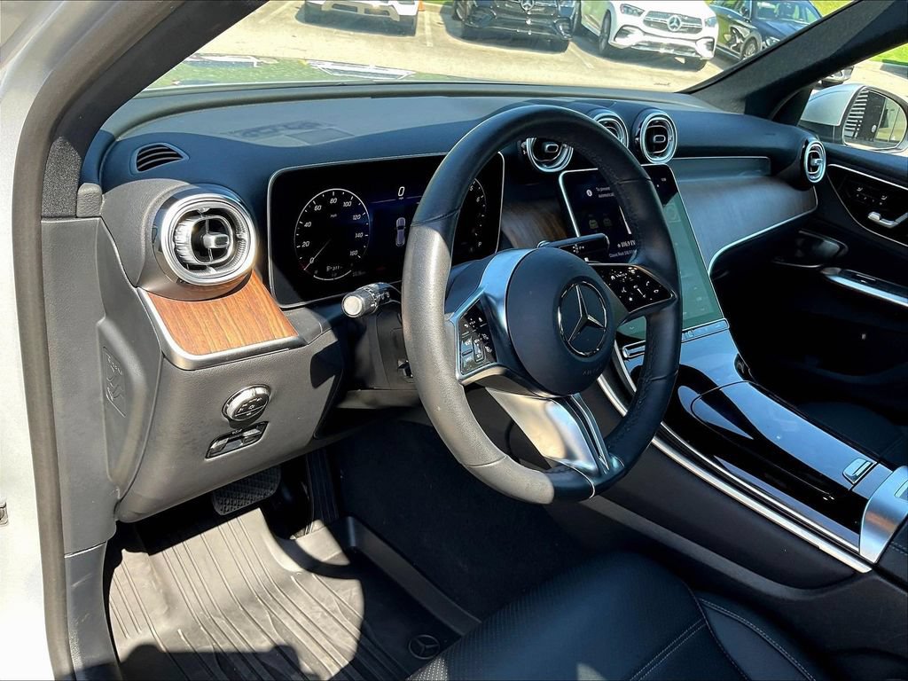 Used 2026 Mercedes-Benz GLC 300 image 4
