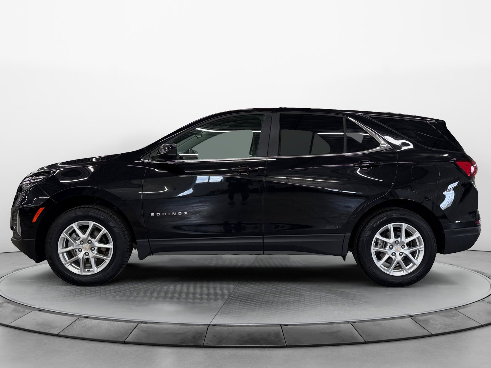 Used 2023 Chevrolet Equinox LT AWD/4WD image 3