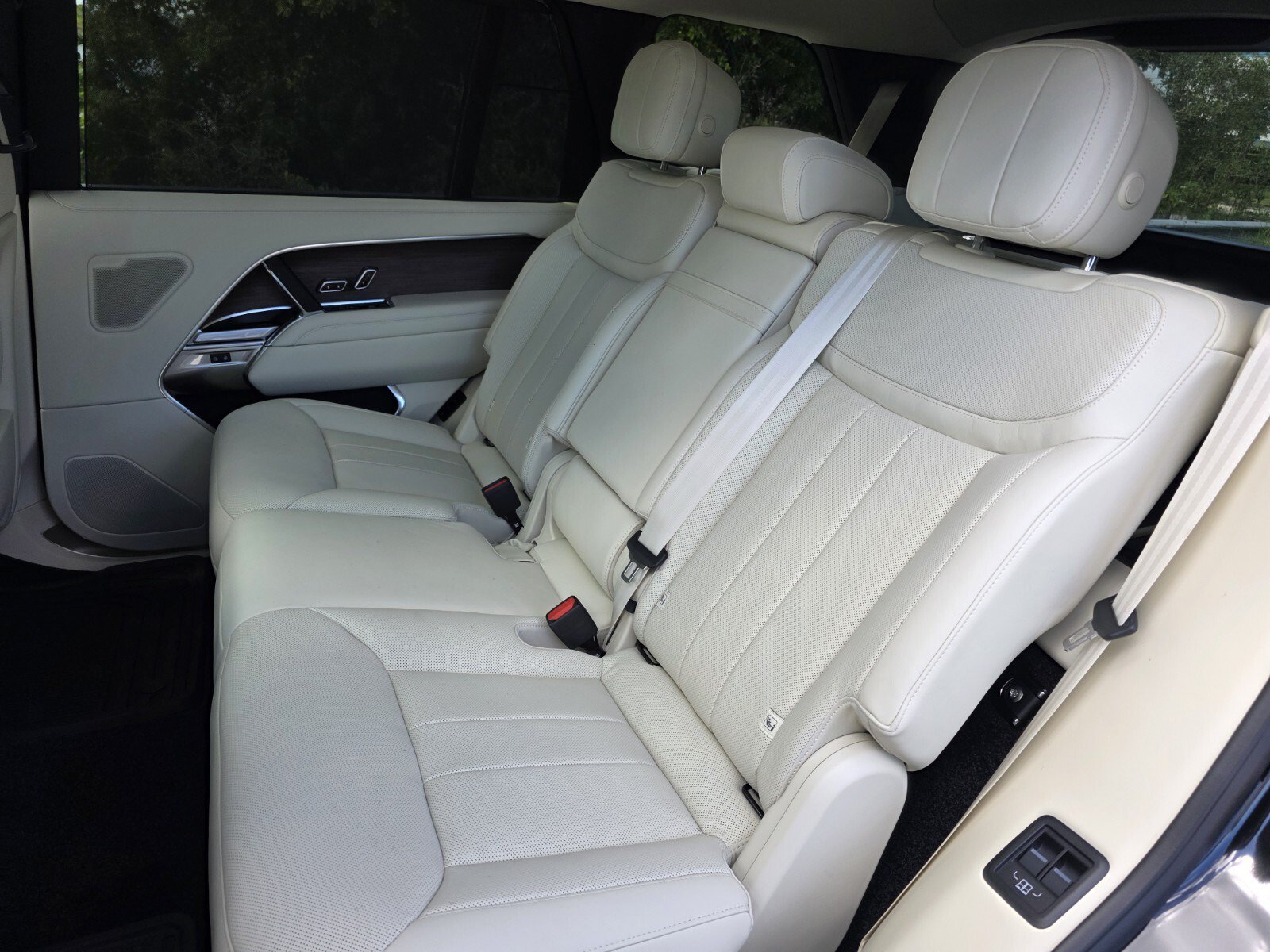 New 2027 Land Rover Range Rover Long Wheelbase SE AWD/4WD image 14