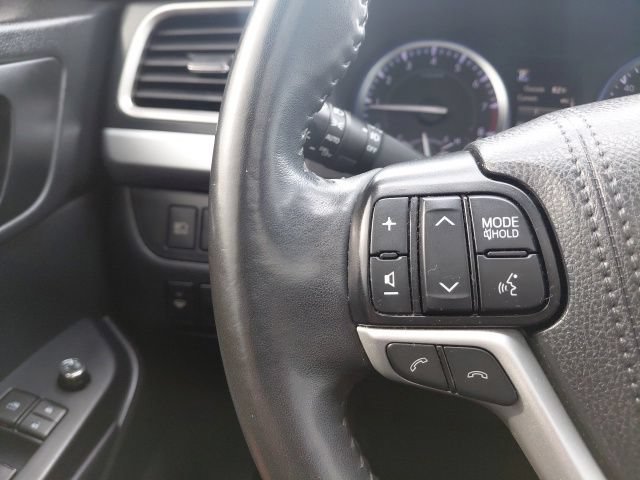 Used 2019 Toyota Highlander XLE FWD image 31