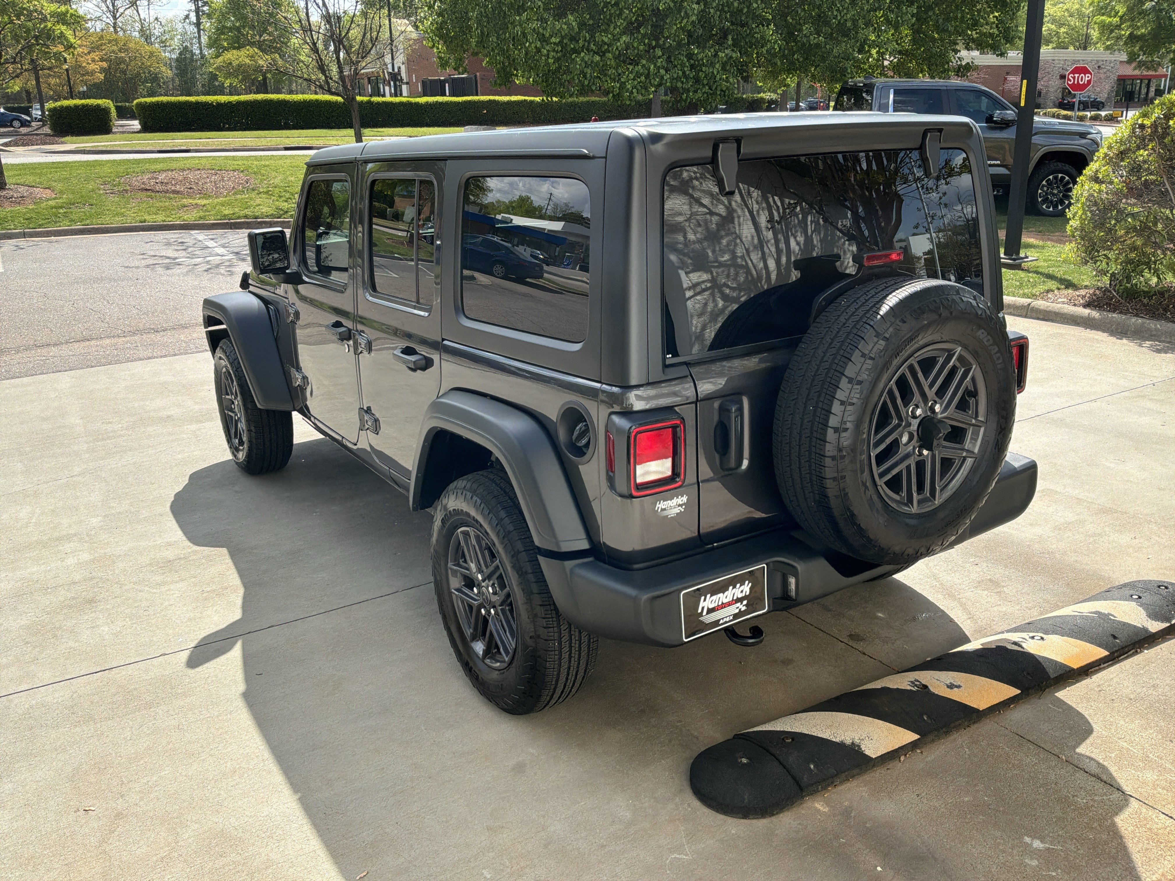 Used 2025 Jeep Wrangler Unlimited Sport AWD/4WD image 8