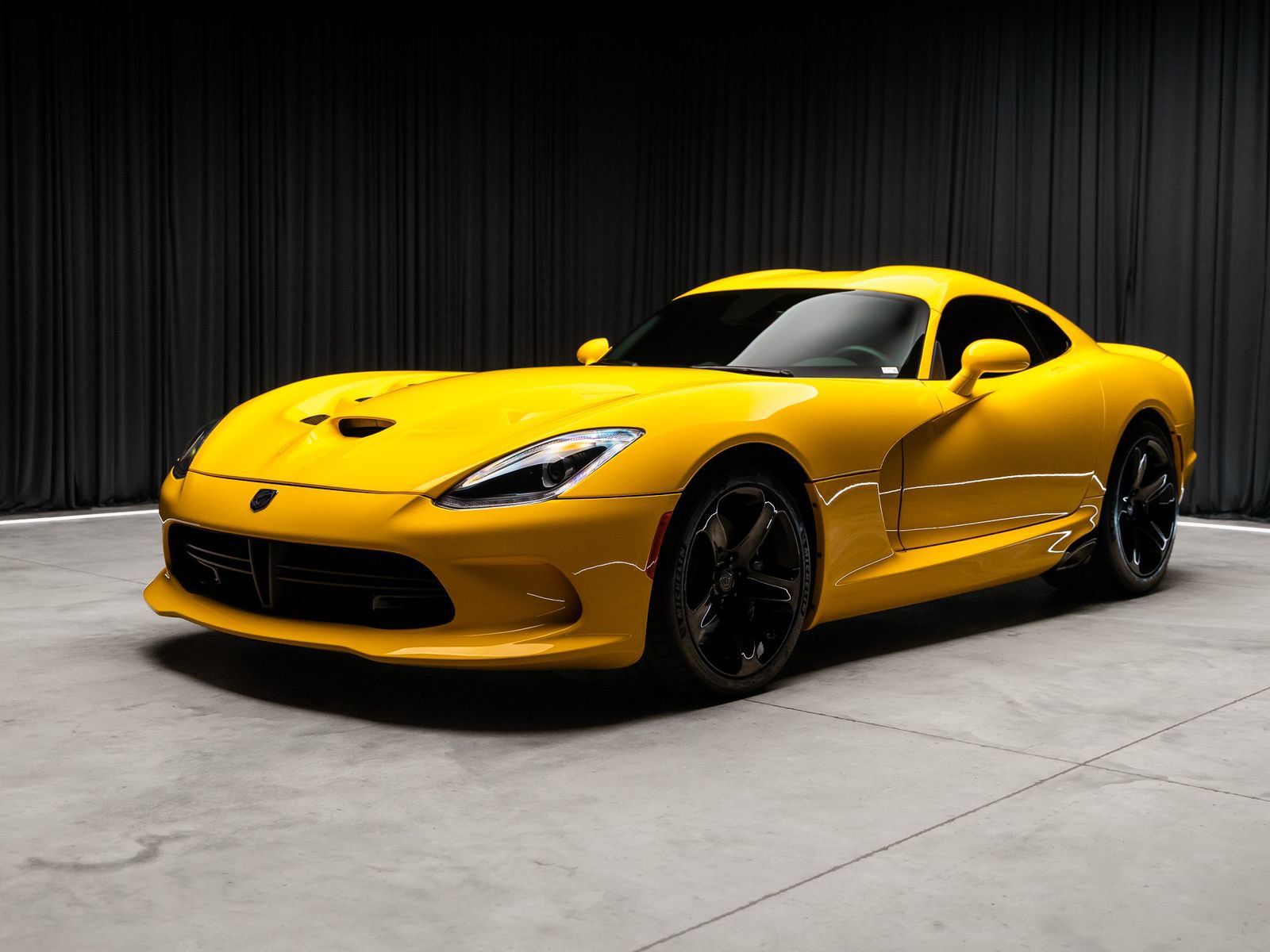 Used 2014 SRT Viper SRT-10 w/ Grand Touring Package RWD image 21